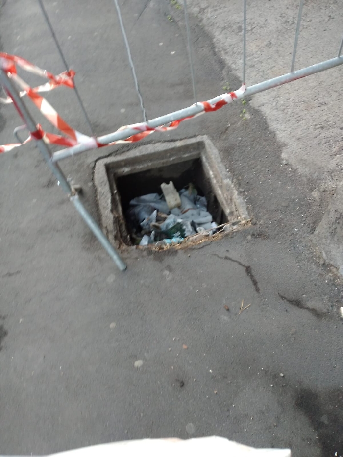 Catania: tombino mancante in Via Regina Bianca
