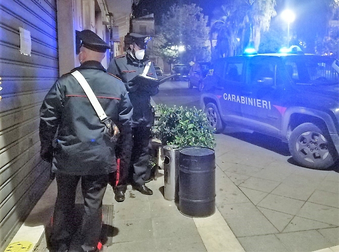 Controlli covid, locale chiuso e cittadini sanzionati nel Catanese