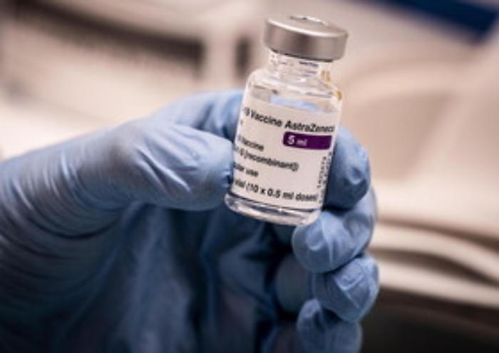 Covid, vaccini per gli over 60 e per i fragili ogni giorno e senza prenotazione