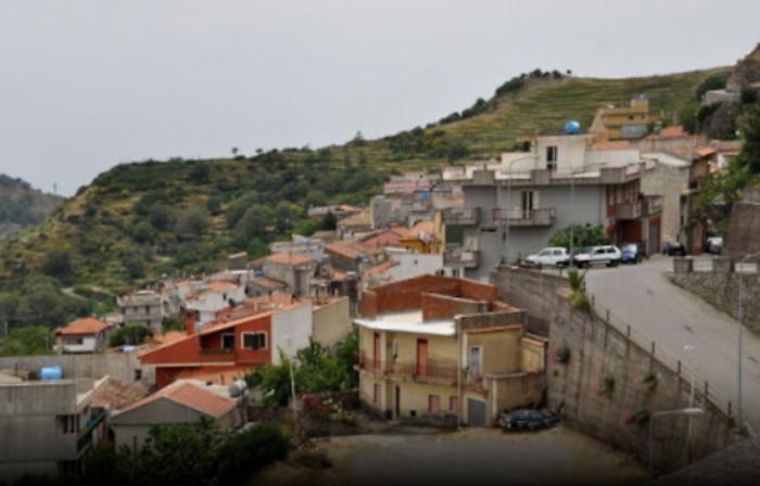 Roccafiorita il Comune siciliano più piccolo (197 abitanti), Camporotondo Etneo il più giovane