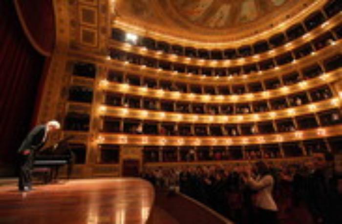 Il Teatro&nbsp; "Al Massimo" di Palermo al fianco di "Facciamo luce sul teatro"