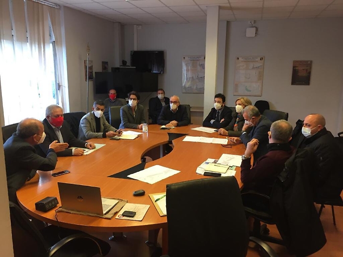 Messina, le vaccinazioni di massa nei box della Fiera