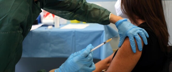 «Prenotazione dei vaccini per i prof»: In Sicilia è caos tra il personale scolastico