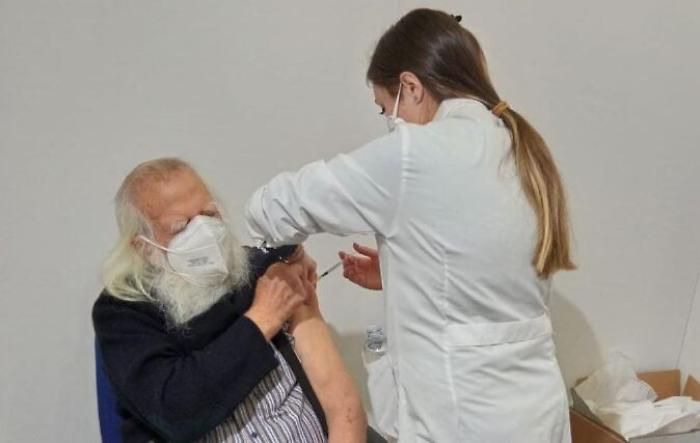 Vaccini, in Sicilia disponibili nuove date in aprile per gli over 80