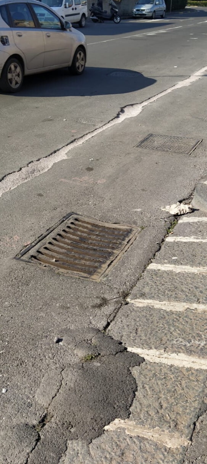 Catania, Nesima: anomalia del manto stradale