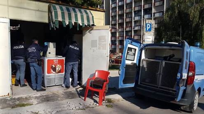 Droga e gestione illegale di rifiuti: i controlli a Librino della Polizia