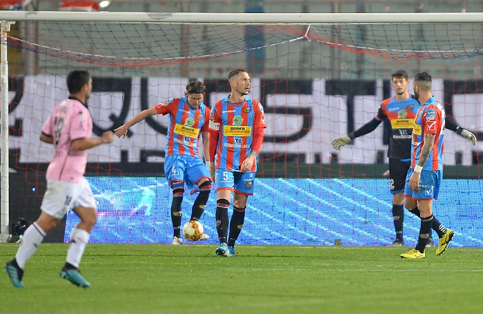 Serie C, Catania che figuraccia: perde il derby contro il Palermo in 10