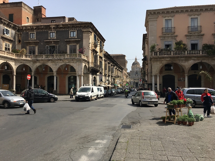 Carenze igieniche e niente mascherine, chiuso ristorante in piazza Mazzini  a Catania