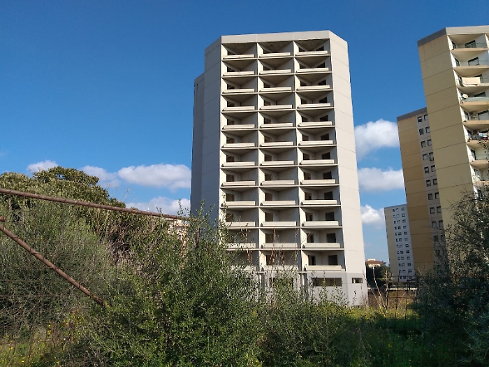 Emergenza casa: dopo 20 anni riprendono i lavori alle 2 torri di Librino