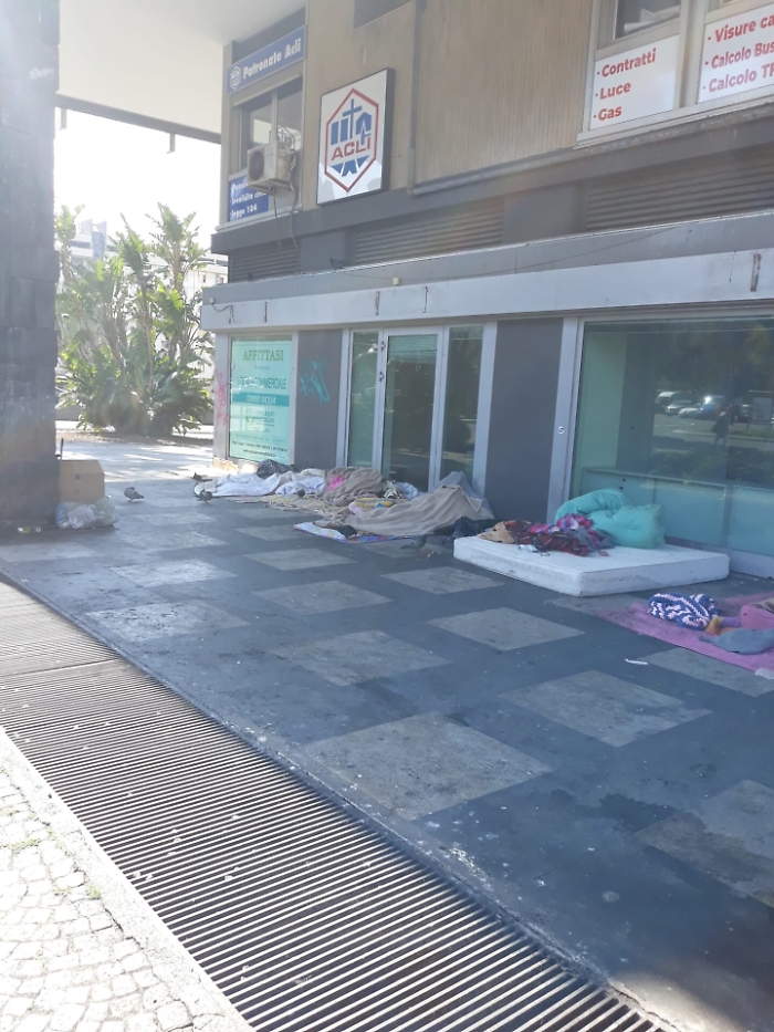 Catania: "spettacolo" ignobile in piazza della Repubblica