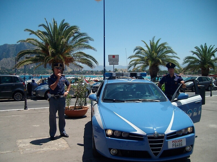 Festa con 50 invitati interrotta dalla Polizia a Mondello