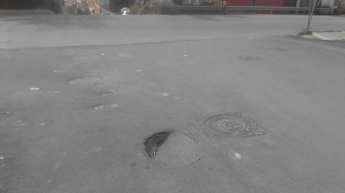 Raffadali (Ag): manto stradale deformato a causa delle perdite idriche