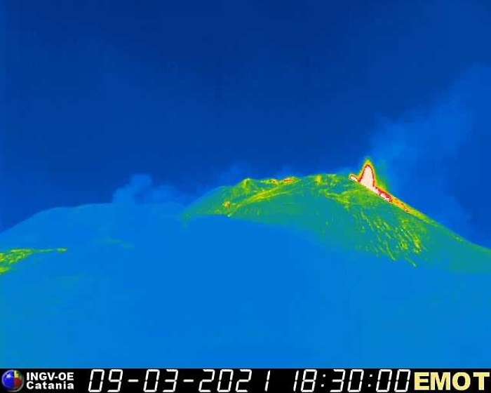 Etna, ci risiamo: in serata altra attivit&agrave; stromboliana dal cratere di Sud Est