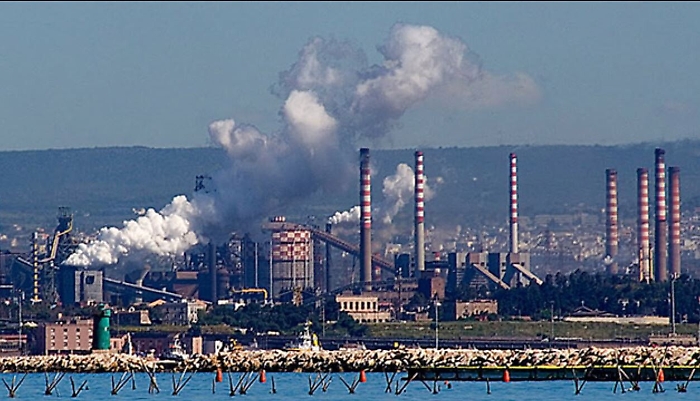 Inquinamento, chiusa inchiesta su petrolchimico siracusano: 23 indagati