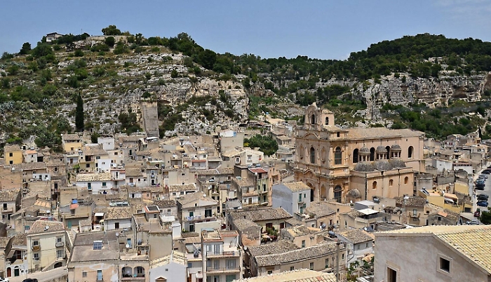 Covid, Scicli verso la zona rossa: intanto chiudono le scuole