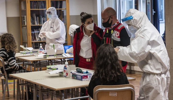Covid, Lagalla: &laquo;In Sicilia scuola sicura, escludo ritorno a Dad totale&raquo;