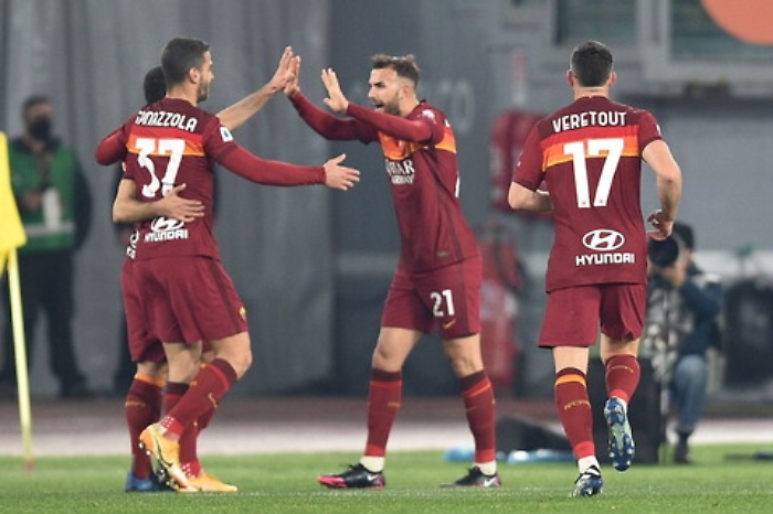 Tris della Roma contro il Verona, brilla Borja Mayoral