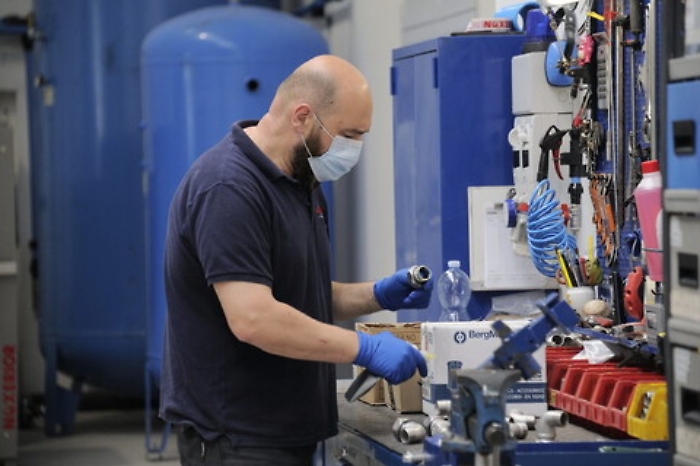 Covid, in forte calo la domanda di lavoro