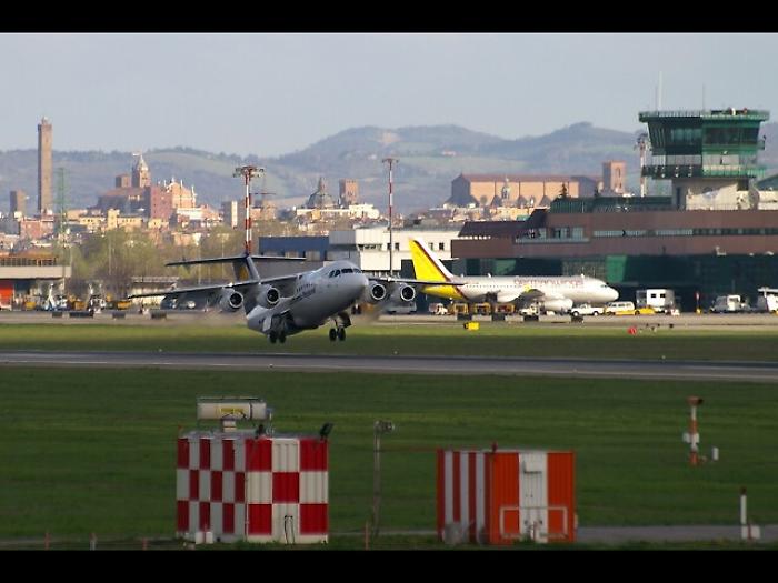 Aeroporto Bologna chiuso fino a 18.30