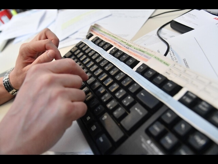 Regione, la Cgil sfida Musumeci: «Dipendenti inutili? Se le ha tiri fuori le carte»