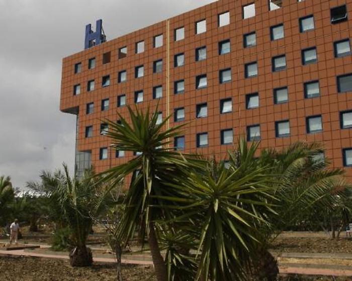 Caos all'ospedale di Agrigento: fuma nei reparti e aggredisce medici e guardie