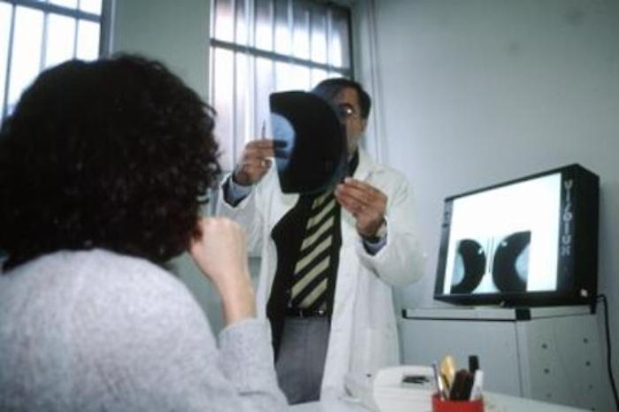 Carcinoma del polmone sempre pi&ugrave; rosa, +34% di casi in 13 anni