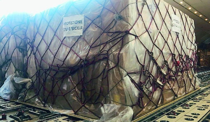 Carico di mascherine  e camici dalla Cina in Sicilia, Musumeci: «E' soltanto il primo»