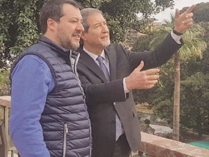 Lo “sbarchino” delle camicie verdi da Tradate a Furci (bacioni a D’Alia)