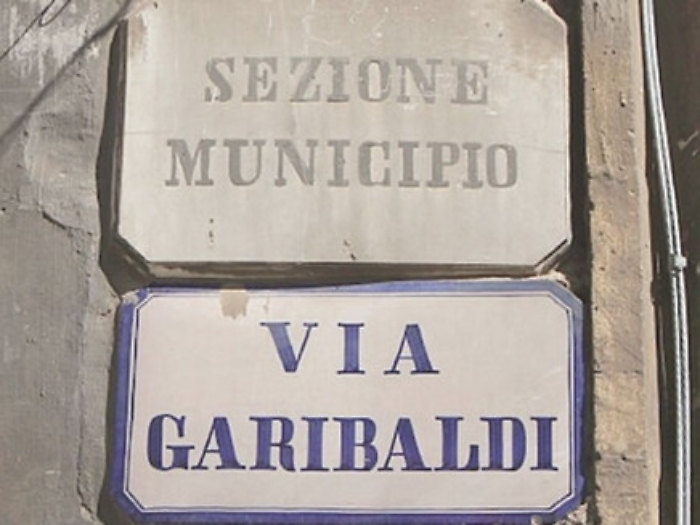 Le targhe delle strade che “parlano” della Catania dell’800