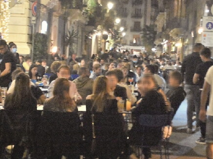 Covid, molto caos e poche mascherine in Centro storico a Catania