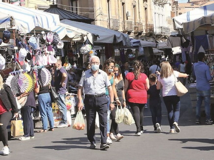 Covid, nei mercati a Catania per molti mascherine sono optional