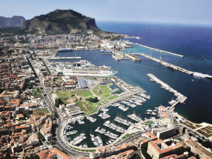 Infrastrutture porti e digitale per fare impresa