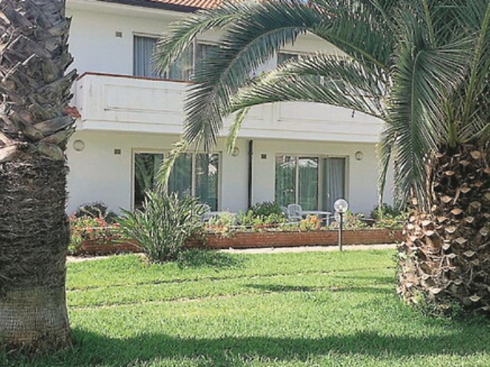 Covid hotel, i contagiati “isolati” a casa e le strutture vuote