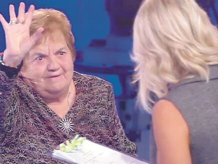 La signora Sarina dopo "C'è Posta per Te": «Diventai ’na star e mi piace assai»