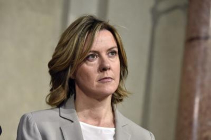 Meningite, Lorenzin: "Vaccinate i bambini"