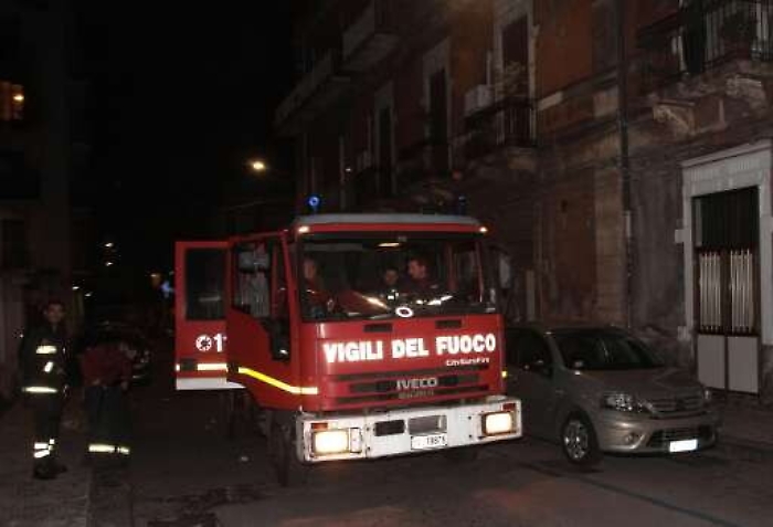 Prima si ferisce e poi dà fuoco alla casa: morto un operaio a Gangi