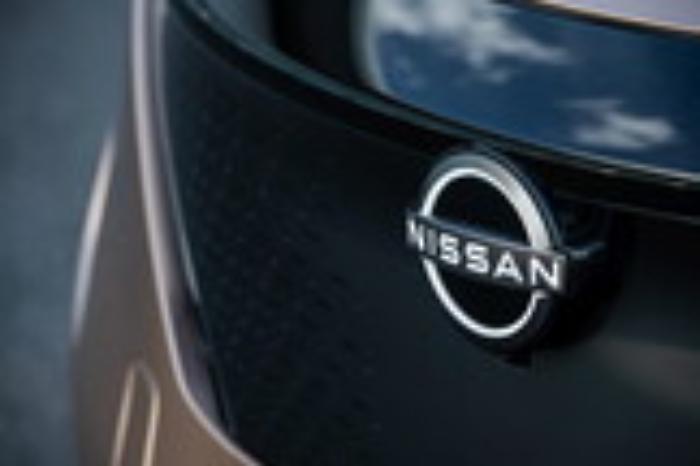 Nissan presenta il suo nuovo logo