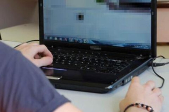 L'iperconnessione dei ragazzi in vacanza