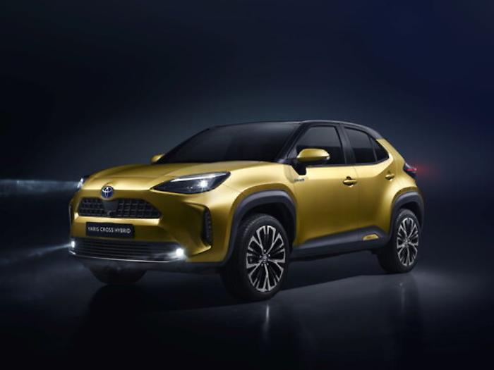 Toyota svela il nuovo SUV compatto Yaris Cross, in arrivo nel 2021