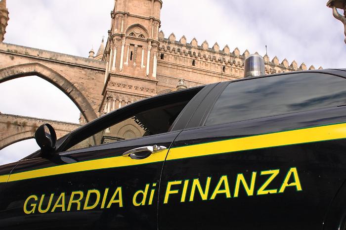 Assenteismo a Palermo: 14 tra messi notificatori del Comune e giardinieri di una partecipata sospesi per truffa e timbrature fantasma