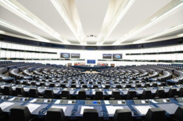 Recovery: Parlamento Ue, ok a nuove risorse proprie, anche plastic tax