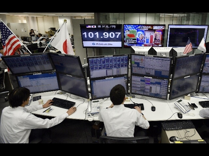 Cambi: euro poco mosso a 1,2271 dollari