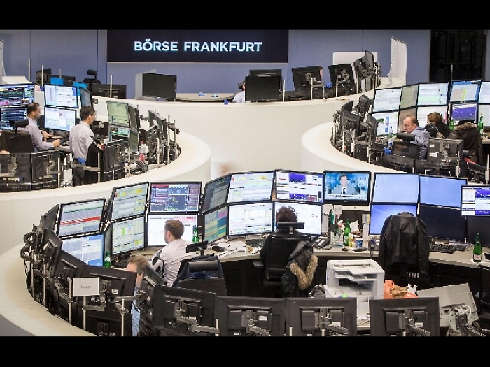 Spread Btp chiude stabile a 176 punti