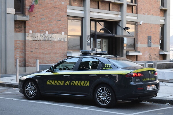 Palermo, "vendeva" le pensioni di invalidità: in casa sua trovati 60 mila euro in contanti