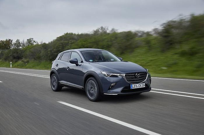 Mazda, stile rinnovato e nuove tecnologie per il crossover CX-3