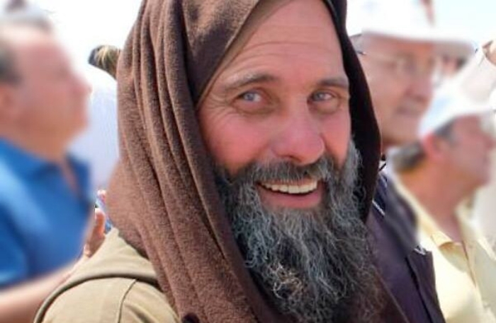 Missionario Biagio Conte dorme in strada per solidarietà a sfrattati