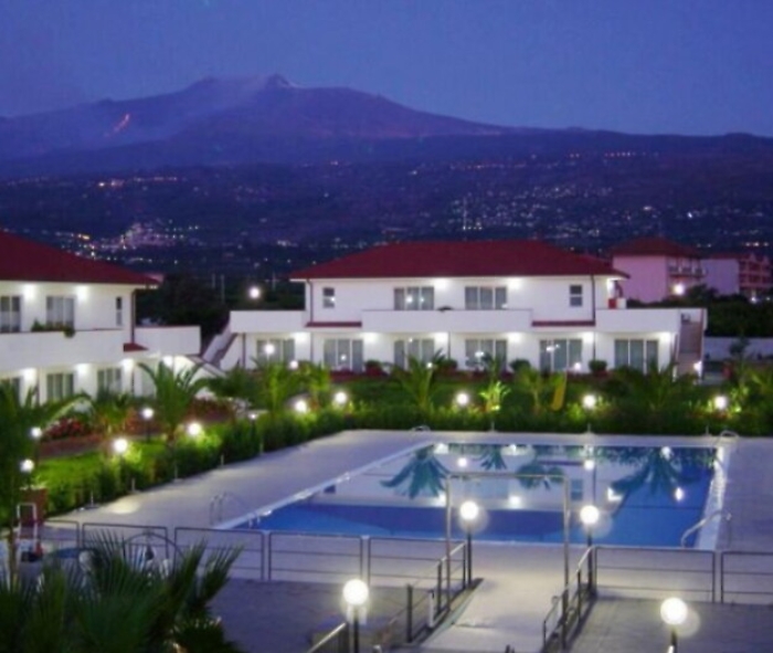 Fondachello, rapina con un coltello da macellaio al King House hotel 