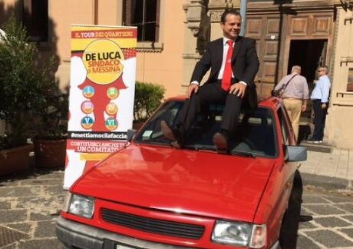 Cateno De Luca sulla sua Opel Corsa del 1991