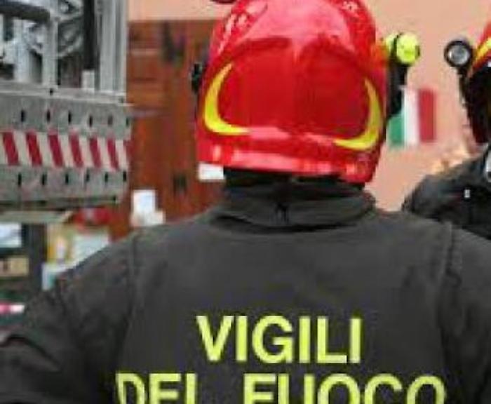 Nuova intimidazione nella parte orientale di Palermo: in fiamme una tabaccheria in via Messina Marine, &egrave; il terzo caso in una settimana