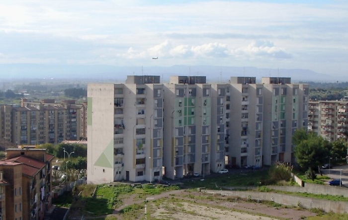 Nell'appartamento negozio della droga a Librino la cocaina era "tagliata" con lo stucco